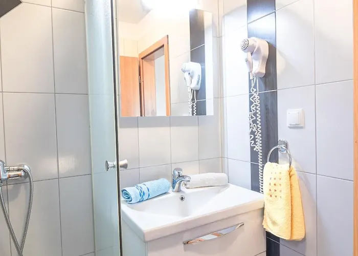 Guest house And With Parking Space Baska, Krk - 23309 Baska (Krk)